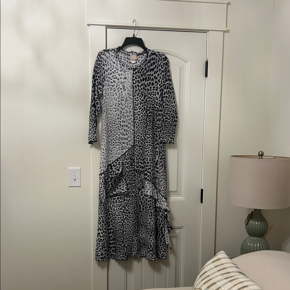 Elegant Gray Leopard Long Sleeve Dress
